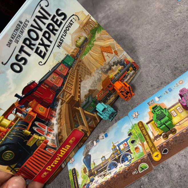 Včerejší hraní v Doupěti v pár fotkách. 🙂 🚂 Skvělý Ostrovní Expres: Nastupovat! od @ttgamescz ⚔ Dvojkovka Železný hvozd od...