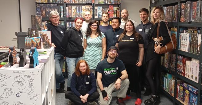 Včera proběh v nás v doupěti už IX. celodenní maraton v sociálně-dedukční hrě Krvavá hodina odbila od vydavatelství...